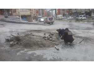 Hakkari’de Bozuk Yollar Onarılıyor