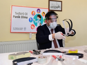 Sağlık Çalışanları Ve Polisler İçin Yüz Maskesi Ürettiler