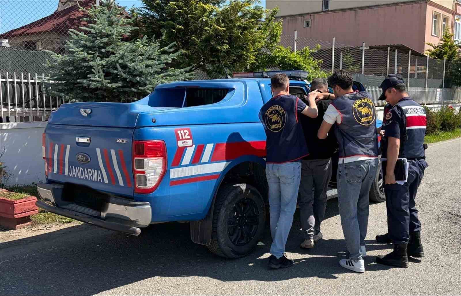 ordu-da-jandarma-43-aranan-supheliyi-yakaladi