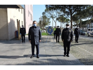 Lapseki’de Sosyal Mesafeli Çelenk Töreni