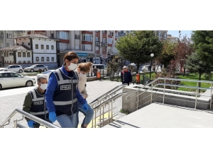 Maskelerle Girdikleri Evden 4 Bin Lira Çaldılar