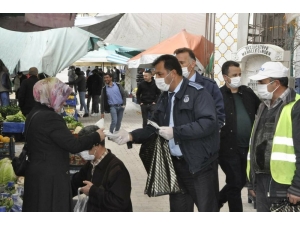 Gürün Belediyesi Maske Dağıttı