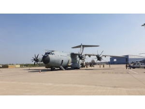 Msb: "Covid-19 İle Mücadele Kapsamında Hazırlanan Sağlık Malzemelerini İngiltere’ye Götüren Türk Silahlı Kuvvetlerimize Ait Uçak, Londra’ya İniş Yaptı.