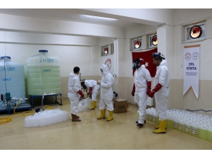 Siirt’te Kimya Öğretmenleri El Ele Verip Korona Virüse Karşı Dezenfektan Üretti