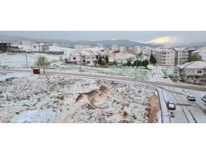 Dolu Yağışı Gölbaşı’nı Beyaza Bürüdü