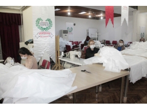 Diyarbakır’da Fabrika Gibi Çalışan Hem Günlük 2 Bin Maske Ve 100 Tulum Üretiyor