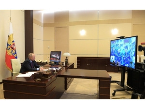 Putin, Uzaydaki Kozmonotlarla Canlı Bağlantı İle Görüştü