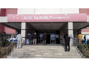 Fayans Döşerken Elindeki Bıçakla Yaralandı