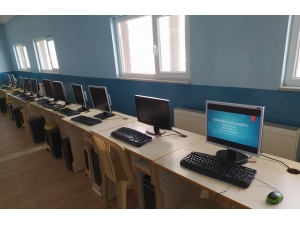 Bilişim Sınıflarındaki Bilgisayarlar Öğrencilere Veriliyor