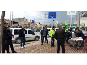 Kavga İhbarına Giden Polislere Yaş Pasta İkramı