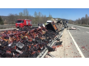 Meyve Yüklü Tır Devrildi; 1 Yaralı