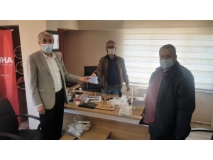 Başkan Kaya, Üyelerine Maske Dağıttı