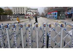 Van’ın En İşlek Caddeleri Yaya Ve Araç Geçişine Kapatıldı