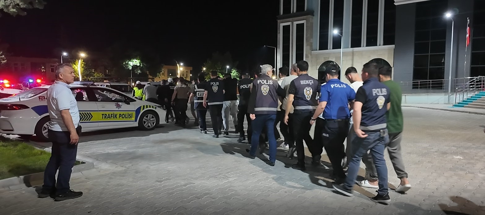 kutahya-da-torbacilara-safak-baskini-28-gozalti