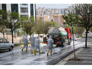 Karaköprü’de Dezenfekte Çalışması Devam Ediyor