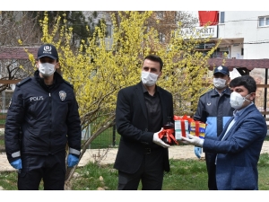 Tufanbeyli Belediye Başkanı Ergü’den Polislere Dezenfekte Ve Maskeli Kutlama