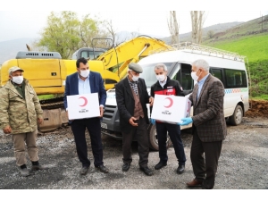 Depremzedelere Temizlik Malzemesi Ve Gıda Yardımı