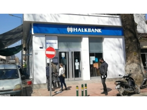 Müdürün Testi Pozitif Çıktı, Banka Kapandı