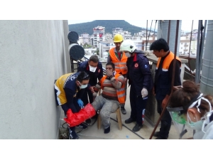 Üzerine Beton Blok Düşen İşçi Yaralandı