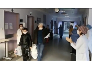 70 Yaşında Koronayı Yendi, Taburcu Oldu