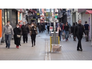 Samsun’da Tedirgin Eden Kalabalık