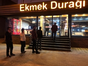 Bursalılar Fırın Ve Marketlere Akın Etti