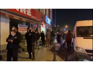 Sokağa Çıkma Yasağı Sonrası Vatandaşlar Fırınlara Akın Etti