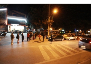 Sokağa Çıkma Yasağı Sonrasında Halk Fırın Ve Marketlere Akın Etti