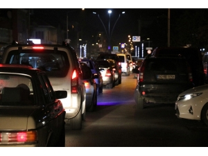 Sakaryalı Vatandaşlar Fırın Ve Marketlere Hücum Etti