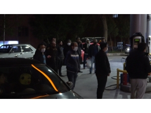 Sokağa Çıkma Yasağını Duyanlar Fırın, Market Ve Benzin İstasyonlarına Akın Etti