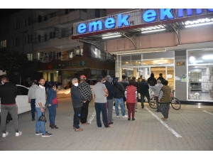 Ortaca’da Sokağa Çıkma Yasağının Ardından Vatandaşlar Fırınlara Akın Etti