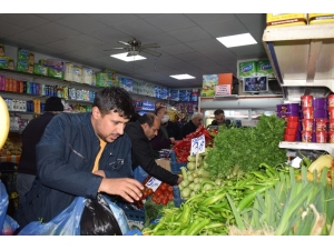 Malatya’da Vatandaşlar Fırın Ve Marketlere Hücum Etti
