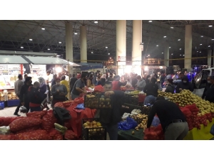 Bursa’da Yarın Açılacak Pazara Vatandaşlar Gece Akın Etti