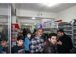 Diyarbakır’da Vatandaşlar Marketlere Akın Etti