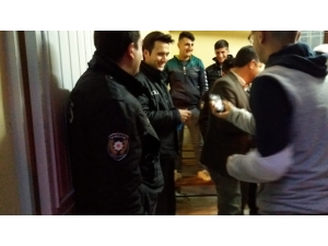 Muhtardan Polislere Sürpriz