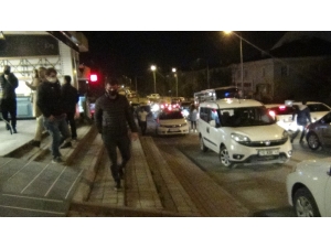 Bursa’da Vatandaşlar Fırın Ve Marketlere Akın Etti