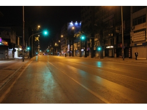 Sokağa Çıkma Yasağının Ardından İzmir Hayalet Şehre Döndü