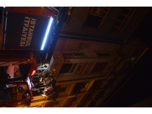 Taksim’deki Bir Binada Çıkan Yangında Mahsur Kalan 9 Kişi Kurtarıldı