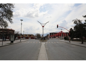 Erzincan’da Belirli Saatlerde Dörtyol Cumhuriyet Meydanına Araç Girişine Kısıtlama Getirildi