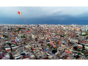 Evde Kalıp Gökyüzünü Uçurtmalar İle Renklendirdiler