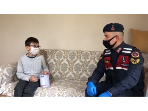 6 Yıldır Biriktirdiği Kumbarasındaki Parayı Milli Dayanışma Kampanyası’na Bağışladı