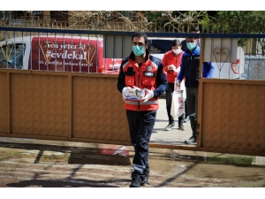 Elazığ’da Evde Kalan Gençlere "Kitap" Servisi