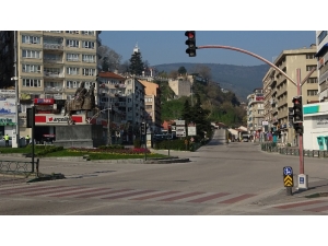 Bursa’nın Meydan Ve Yolları Sessizliğe Büründü