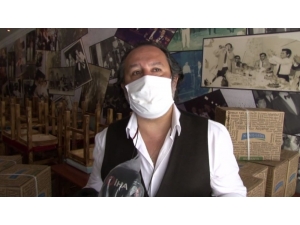 Müzisyenlere Yardım Dağıttı, Sanatçılara İsyan Etti