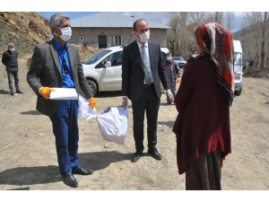Yüksekova Esendere Belediyesinden 500 Aileye Gıda Yardımı