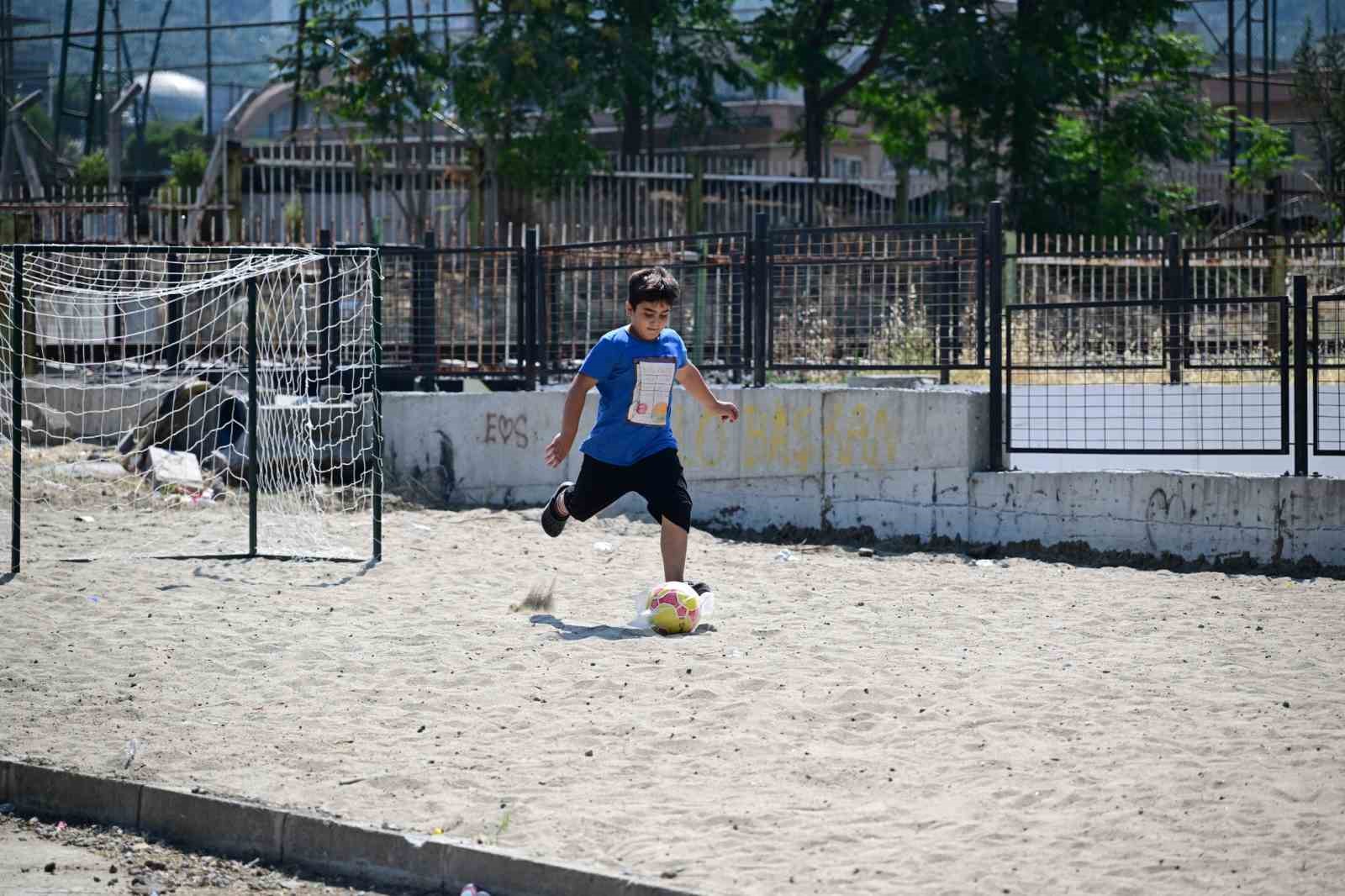manisa-buyuksehir-belediyesi-mahallelilerin-sorunlarini-dinliyor