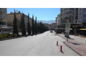 Büyükşehirlerdeki Sokağa Çıkma Yasağına, Küçük Şehirler De Uyuyor