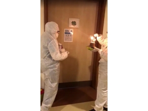 Doktorlardan Korona Virüs Hastasına Doğum Günü Sürprizi