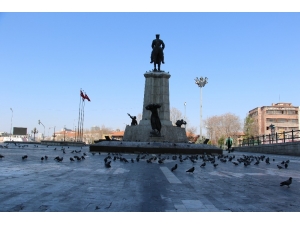 Başkent Sokakları Sessizliğe Büründü