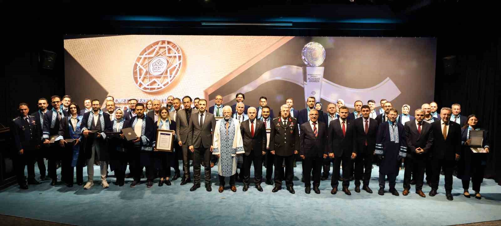neu-de-6-akademi-odulleri-toreni-nde-oduller-sahiplerini-buldu